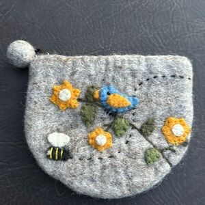 🩶🩶🩶Hand stitched felt wallet with bird and the bee tan